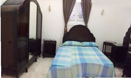 bedroom 2 / cuarto 2